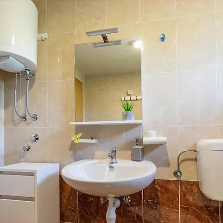 Two-bedroom In Tatil Evi Vid